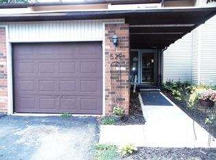 529 Oakbrook Cir UNIT 15, Flushing, MI 48433