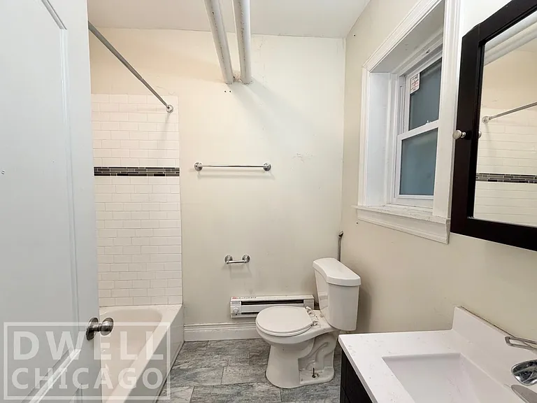 2131 N Dayton St #G3 — Photo 2