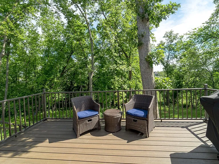 5145 Ranchview Ln N — Photo 32