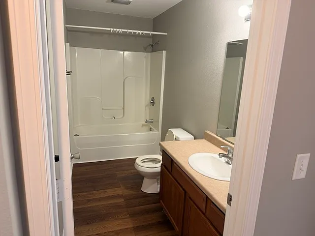 Windsor Hills Condominiums — Photo 14