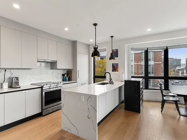 75 W Broadway #301 — Photo 2
