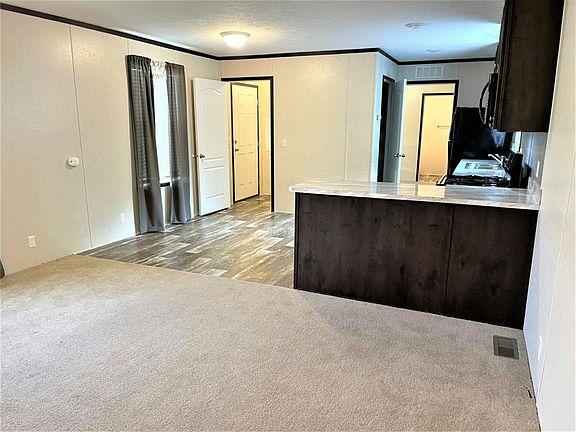 4th image of 567 Linda Ln