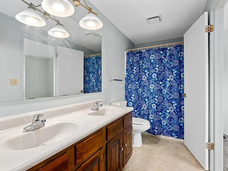 6205-6207 N Northmoor Ct — Photo 32