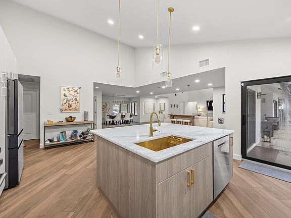 4th image of 845 NE Mulberry Dr