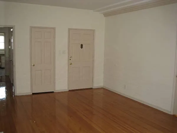 9947 Robbins Dr #203 — Photo 5
