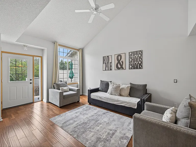 3623 Genevieve Ave N — Photo 4