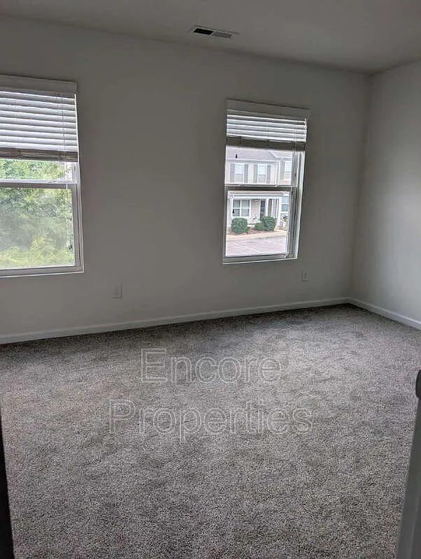 2 bed, 2.5 bath, 1258 sqft, $1,550 — Photo 3