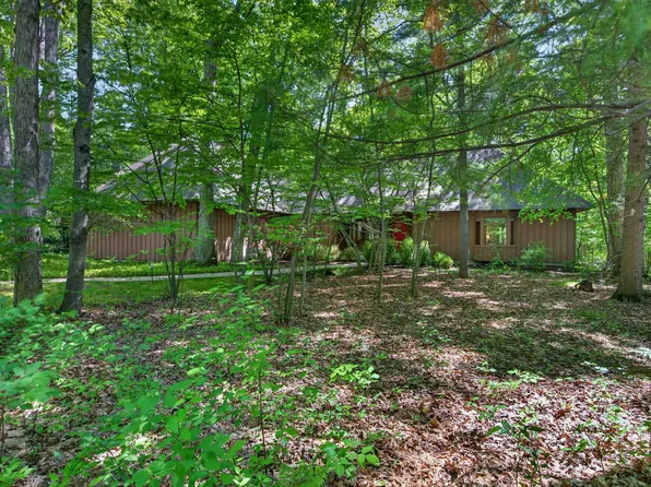 4405 Moorland Dr, Midland, MI 48640
