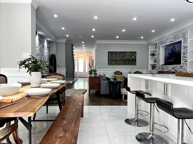 178 Kennedy Rd — Photo 6