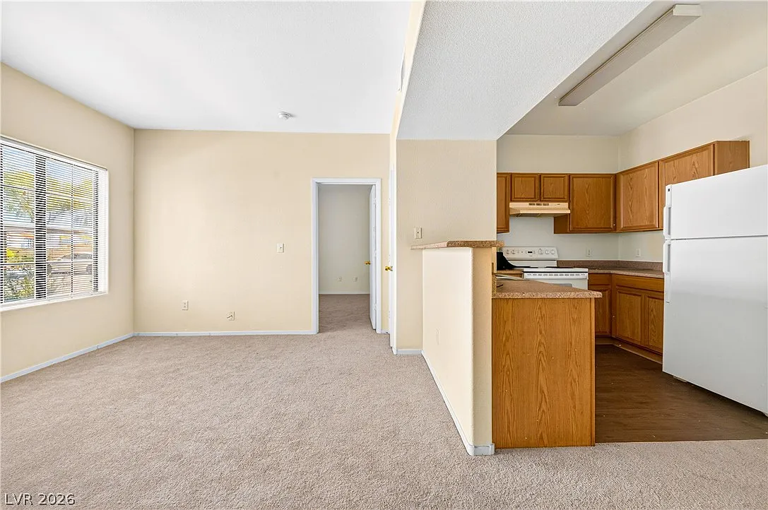 2 bed, 2.0 bath, 935 sqft, $1,200 — Photo 2