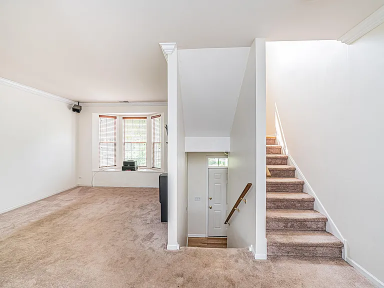 1060 Ellsworth Dr — Photo 6
