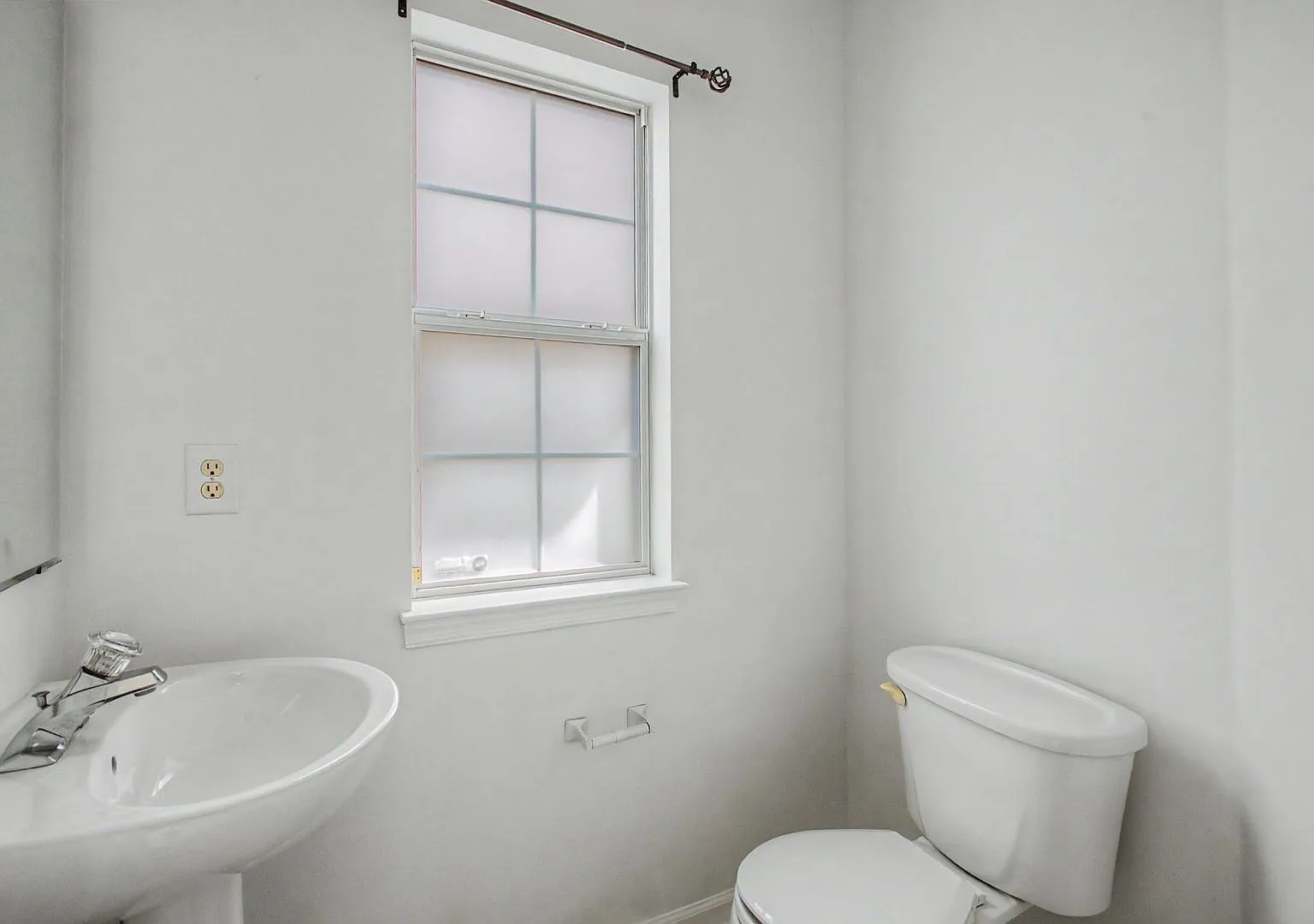 Beautiful Kiln Creek Home with Fresh Updates — Photo 2