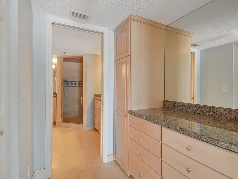 324 Village Dr #B — Photo 22