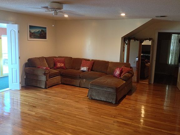 4th image of 301 Cestia Dr
