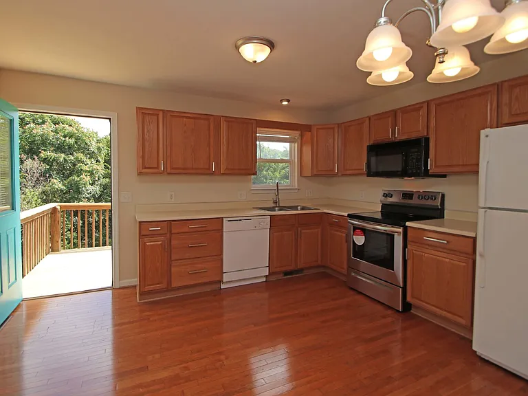 1260 Old Richmond Cir — Photo 7