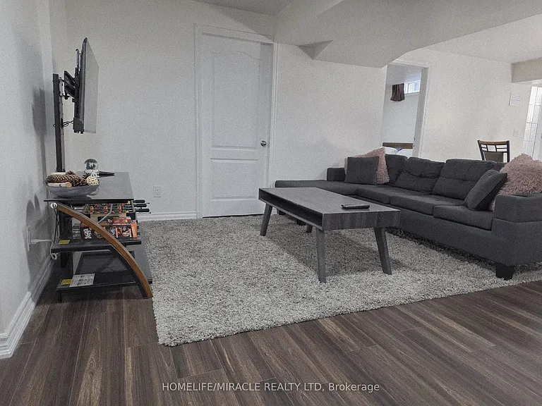 23 Thistledown Cres — Photo 7
