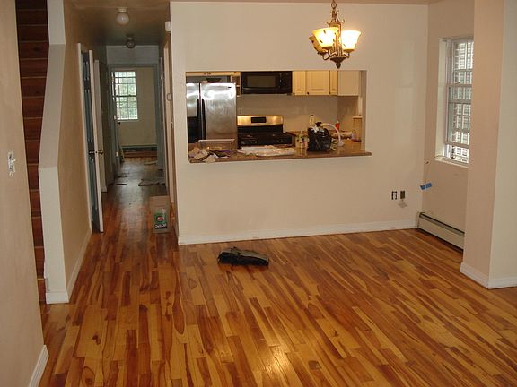 3rd image of 1449 Oakley St