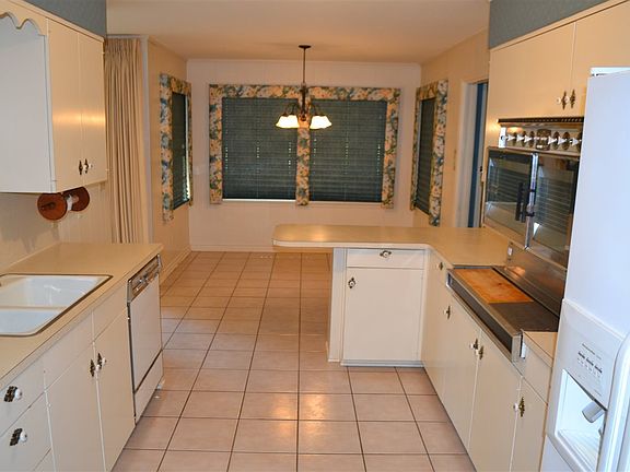 5th image of 2906 Royal Dr