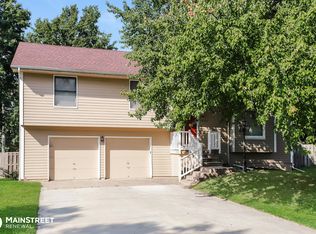 7632 Reeder Rd, Shawnee, KS 66214