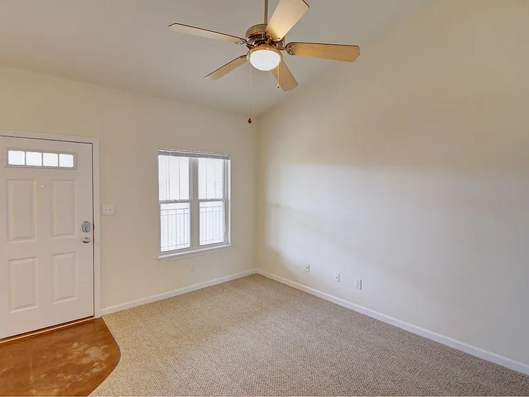 Scholar's Quad Collegiate Apartments — Photo 27