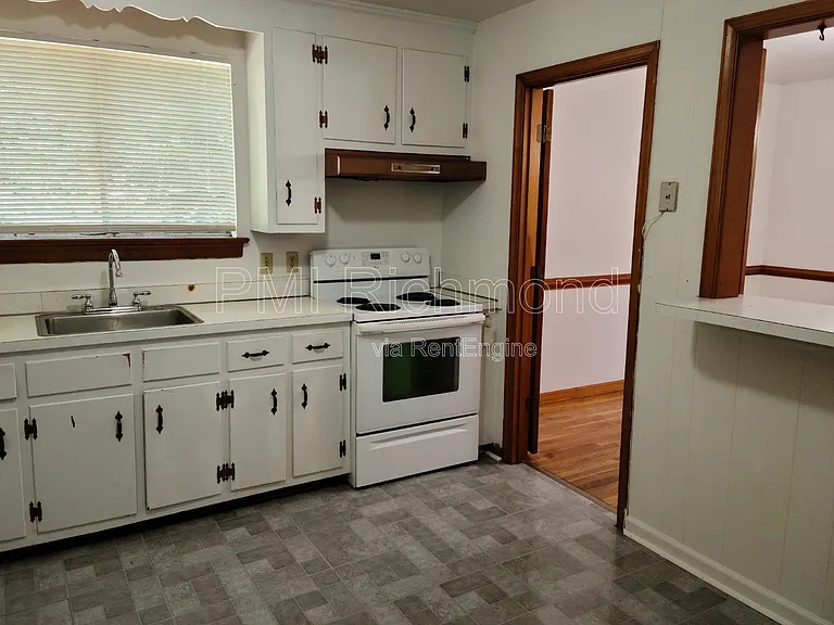 8010 Sycamore Ln — Photo 11