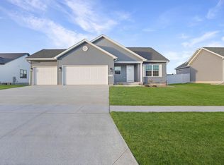 2715 Autumn Woods Dr, Cedar Falls, IA 50613