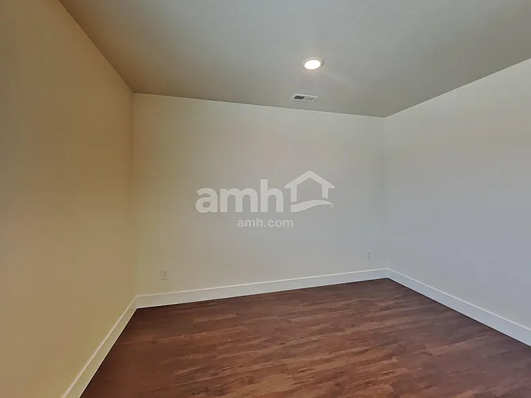 1546 N Alderleaf Ave — Photo 25