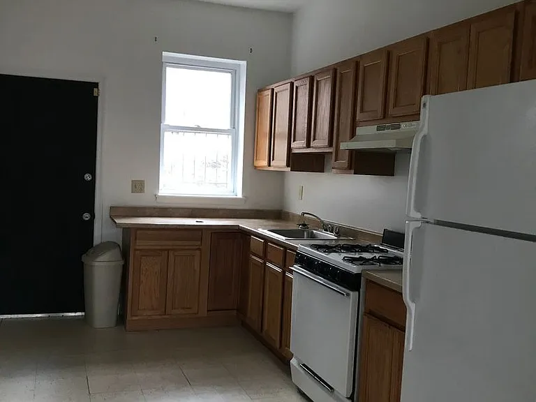 1316 S May St — Photo 4