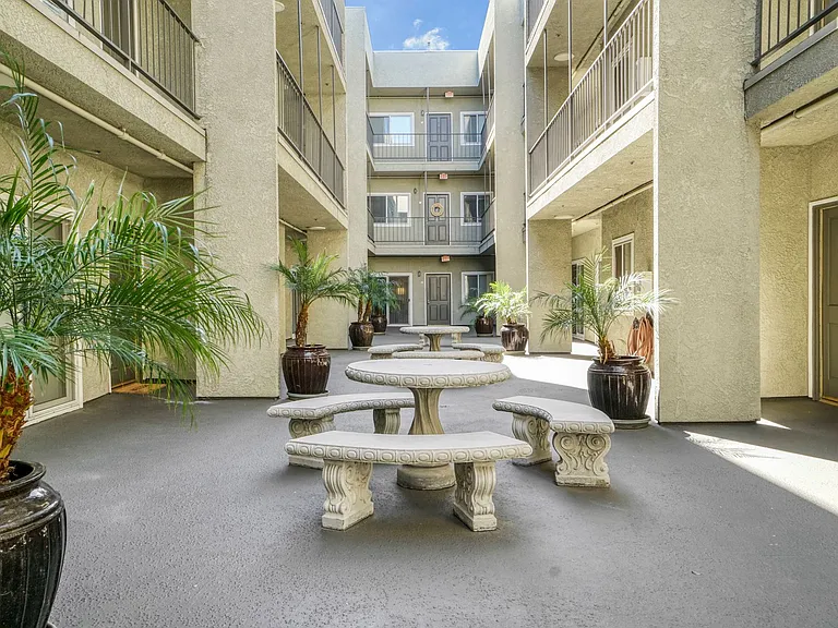 Highland Villa Apartments — Photo 10