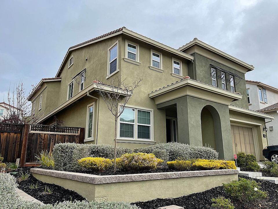 2nd image of 1821 Porcellano Way