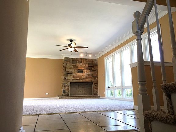 3rd image of 17W623 Hillcrest Dr
