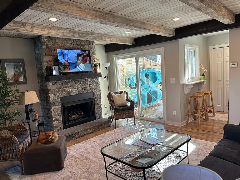 living room/fireplace/deck/Kayaks/pass thru bar