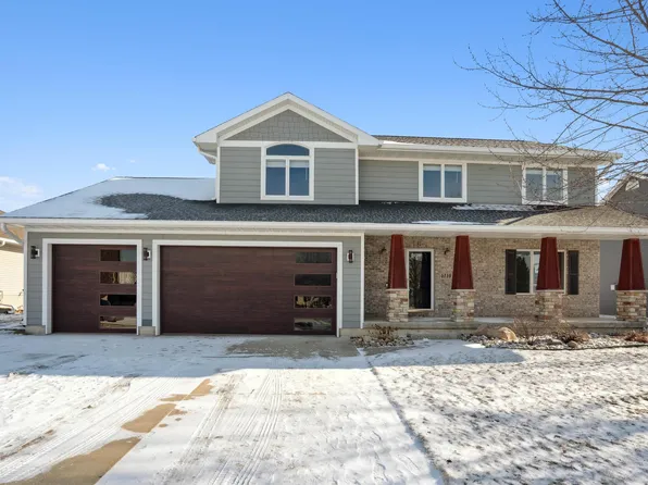 4110 Knoll Ridge Dr, Cedar Falls, IA 50613