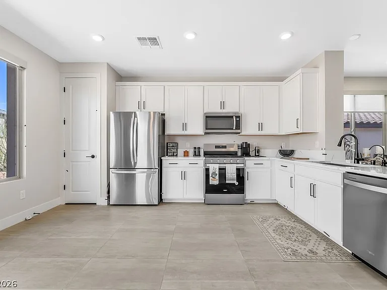 57 Lake Bluff Ct — Photo 9