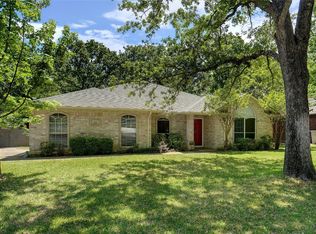 1112 Pine Ridge Dr, Azle, TX 76020