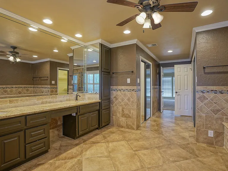 2108 Lakeway Dr — Photo 35