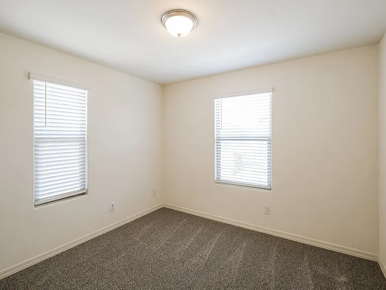 3815 S 58th Ln — Photo 13