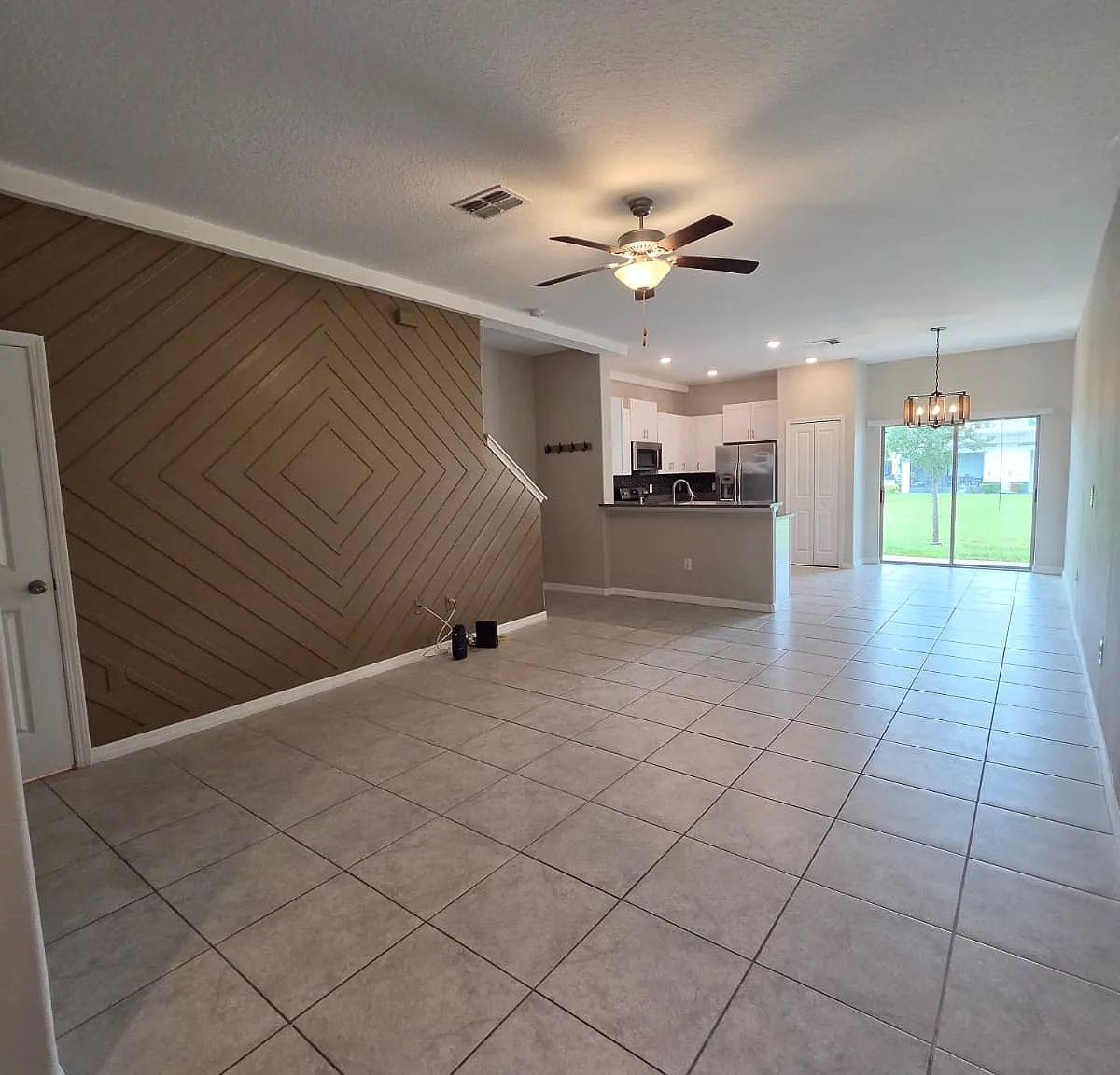 3 bed, 1834 sqft, $2,500 — Photo 4