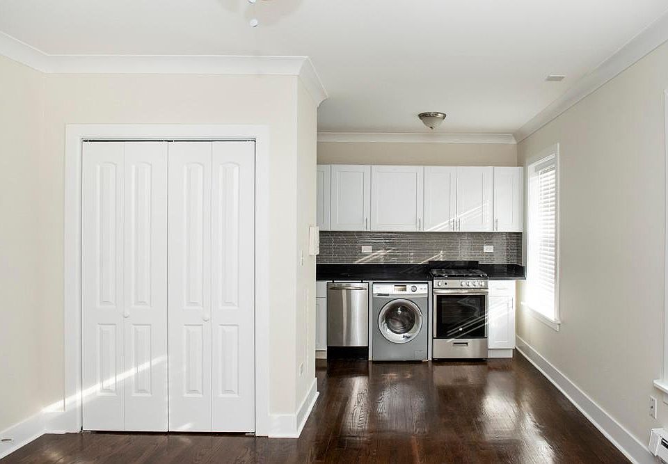 1st image of 2127-2129 N Dayton St #303