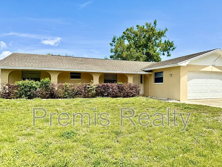 2238 Colonial Dr — Photo 3