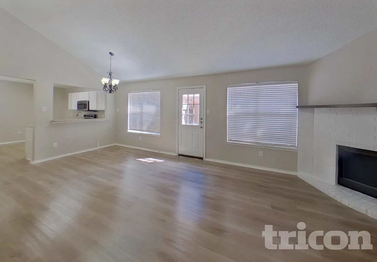 424 Blueberry Hill Lane Mansfield TX — Photo 2
