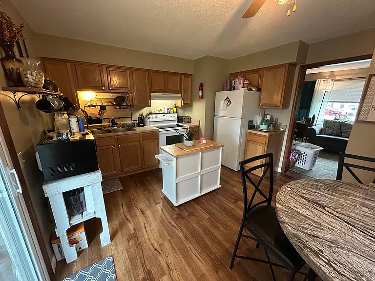 800 E Overton St — Photo 23