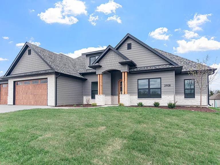 2908 Genesis Dr — Photo 50