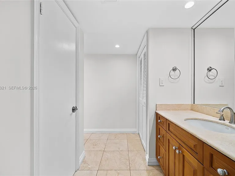 18011 Biscayne Blvd #902 — Photo 8