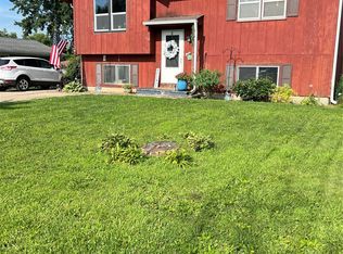 505 Maplewood Dr, Center Point, IA 52213