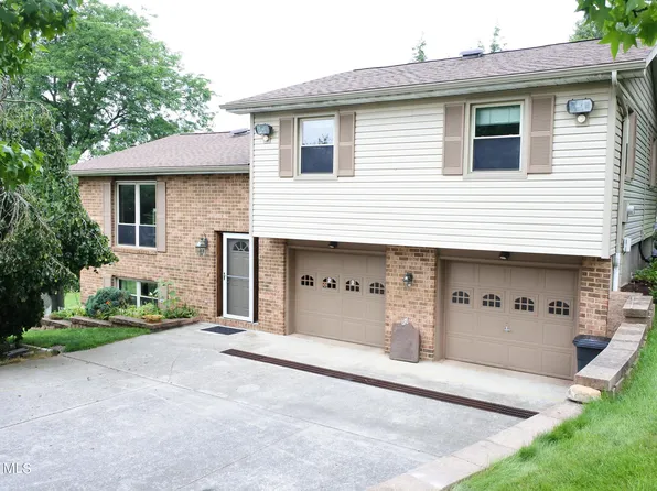1856 Erin Dr, Altoona, PA 16602
