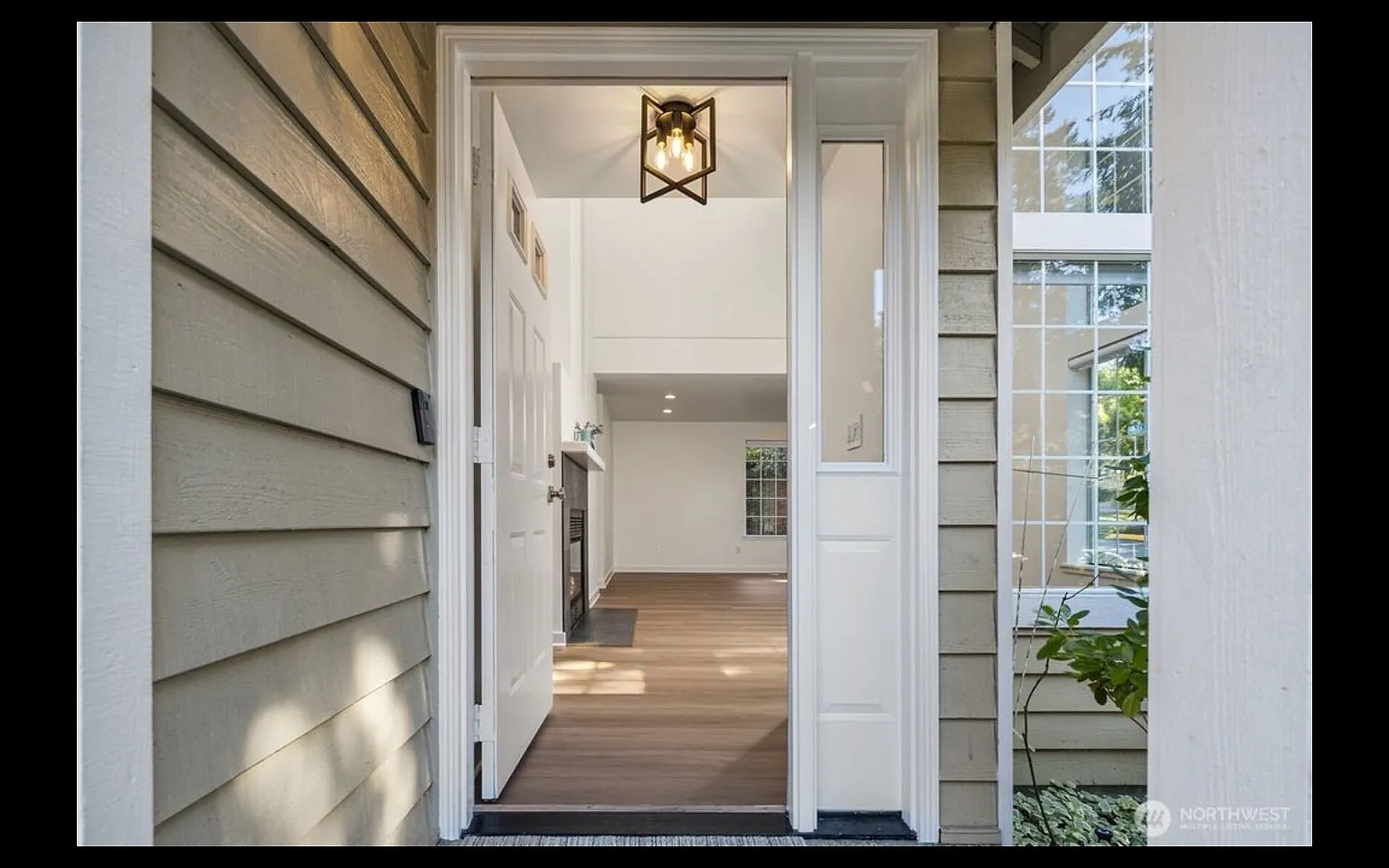 3 bed, 2.5 bath, 1579 sqft, $4,295 — Photo 3