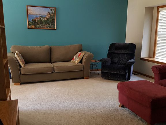 3rd image of 2716 Acacia Ave