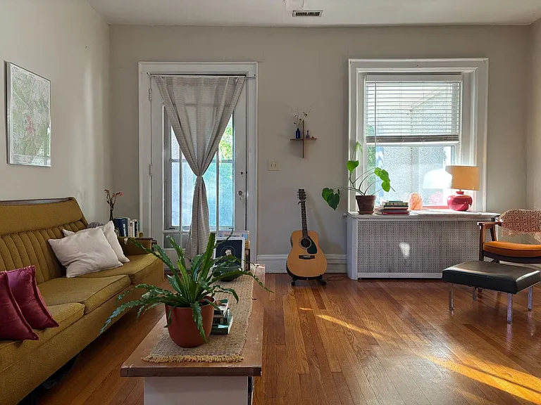 114 S Arthur Ashe Blvd — Photo 2