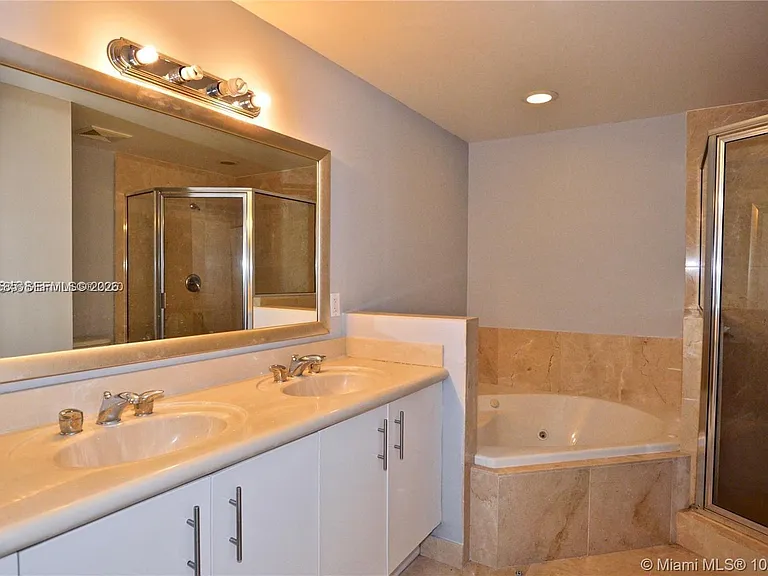 7900 Harbor Island Dr #806 — Photo 18